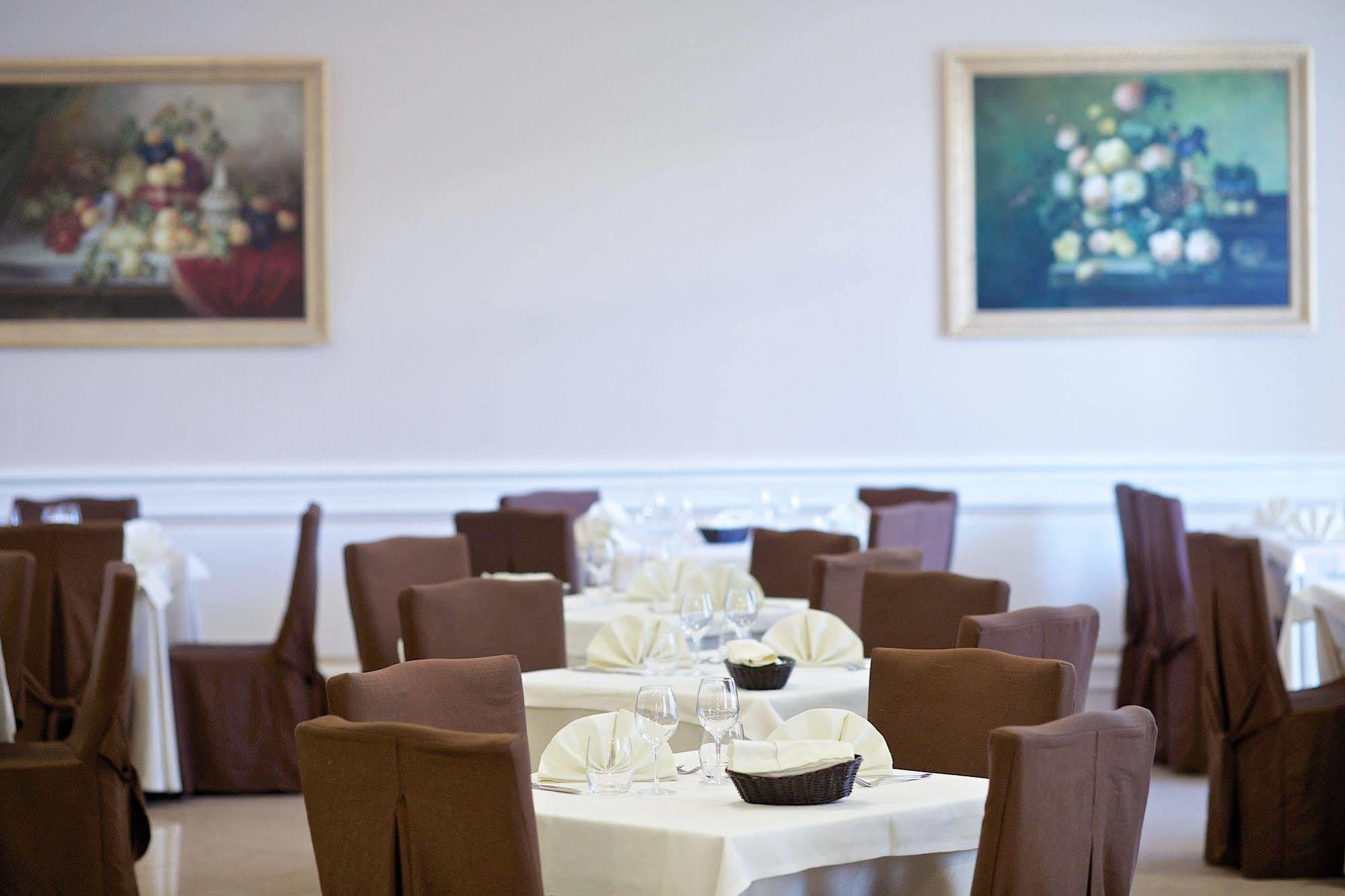 Lo Scacciapensieri Hotel & Restaurant Монтерони ди Лече Екстериор снимка