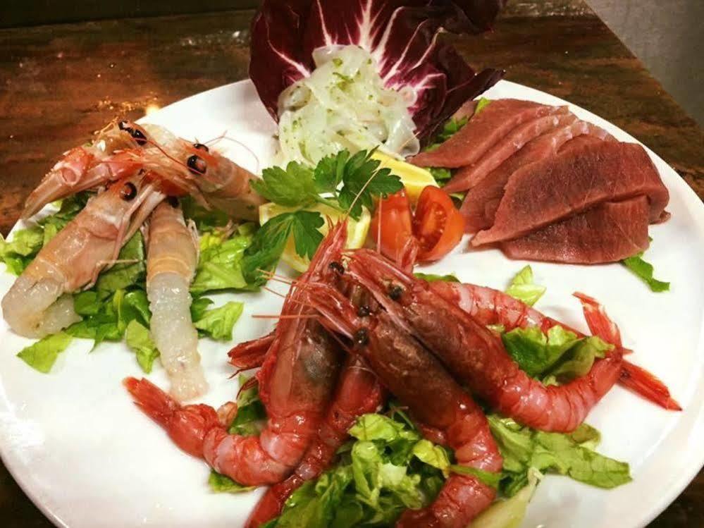 Lo Scacciapensieri Hotel & Restaurant Монтерони ди Лече Екстериор снимка