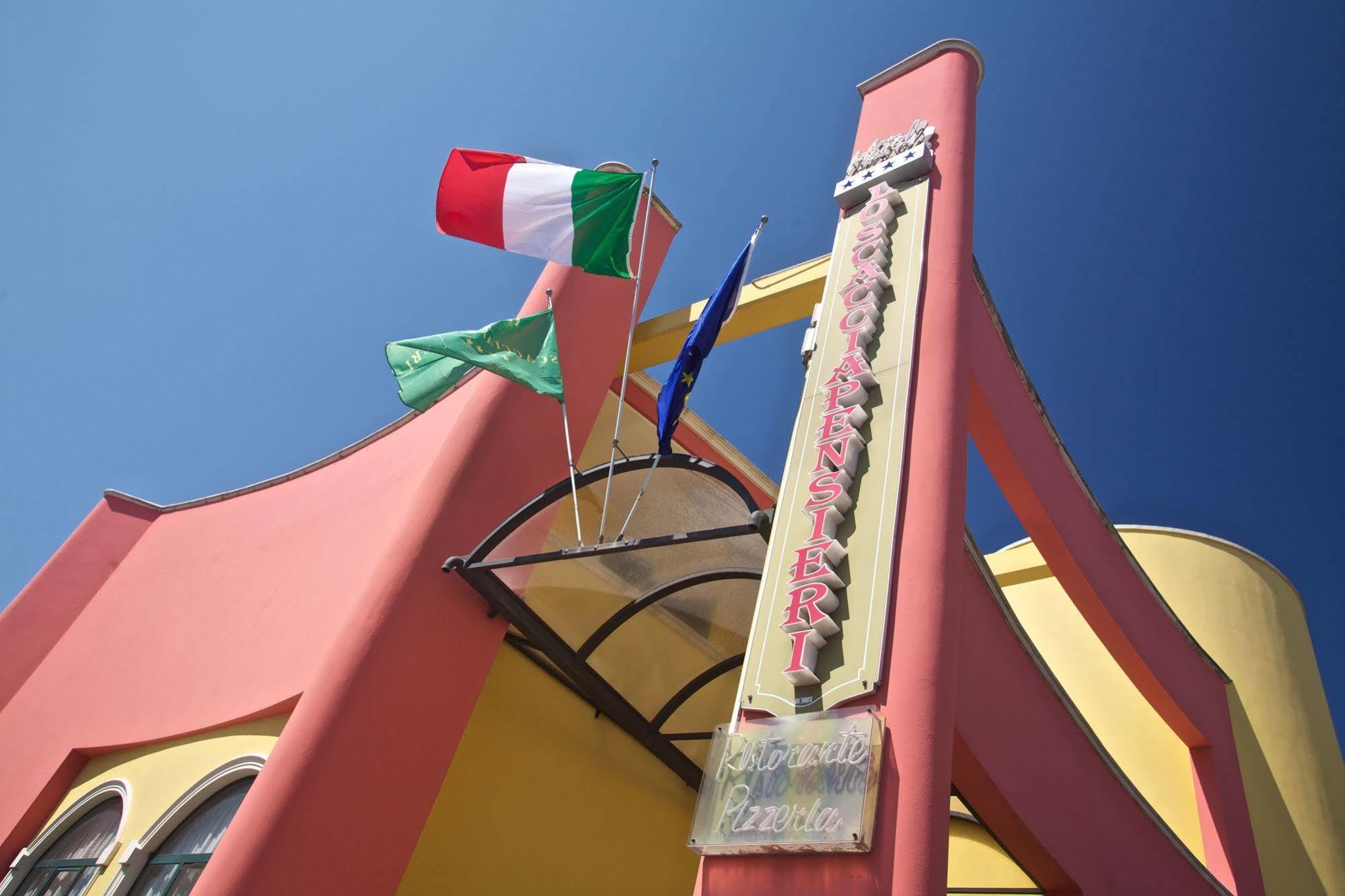 Lo Scacciapensieri Hotel & Restaurant Монтерони ди Лече Екстериор снимка