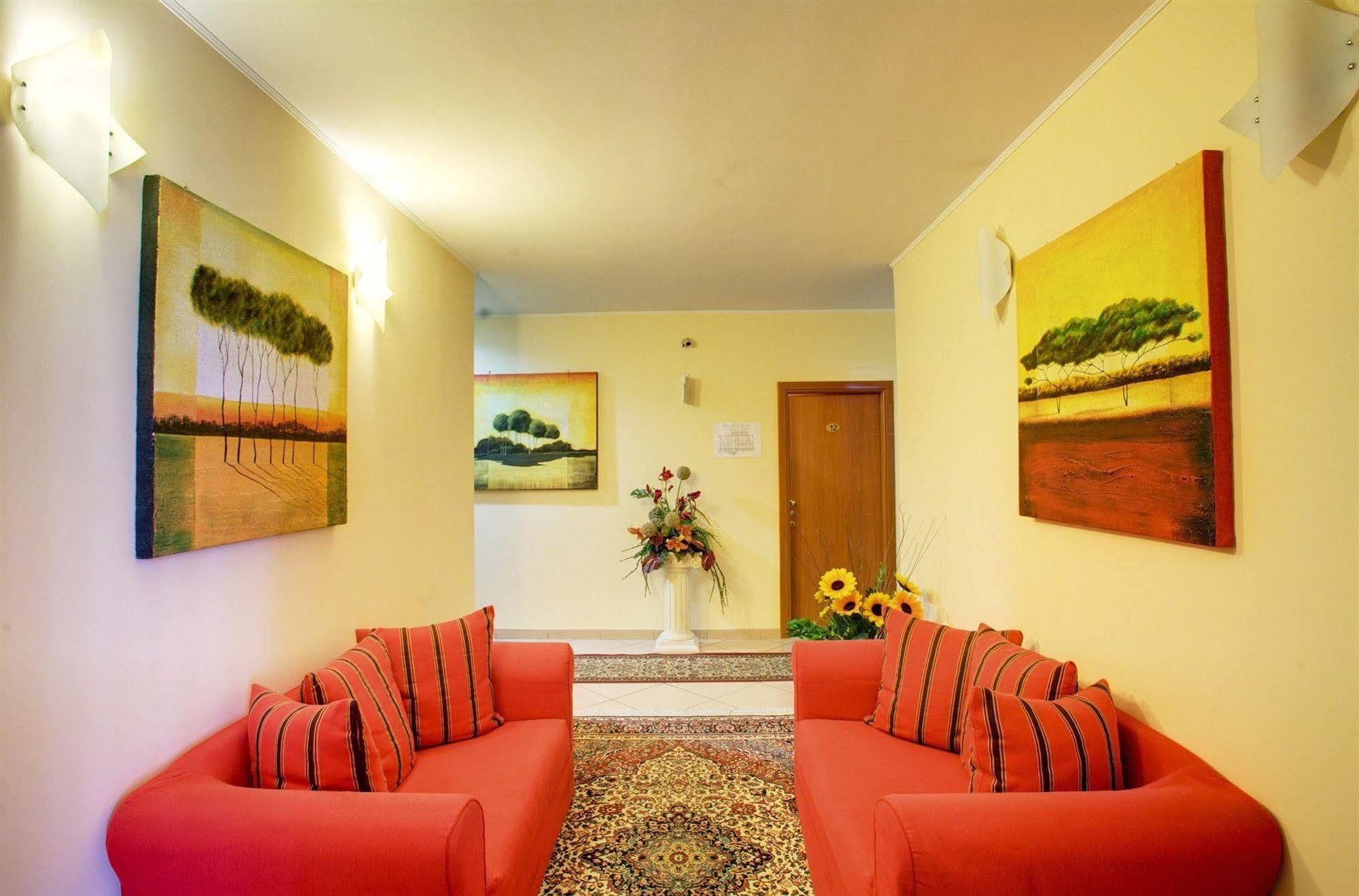 Lo Scacciapensieri Hotel & Restaurant Монтерони ди Лече Екстериор снимка